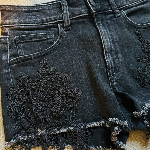American Eagle Black Lace Floral Super Stretch  Hi-Rise Shorts Size 4 NWT - Picture 3 of 7